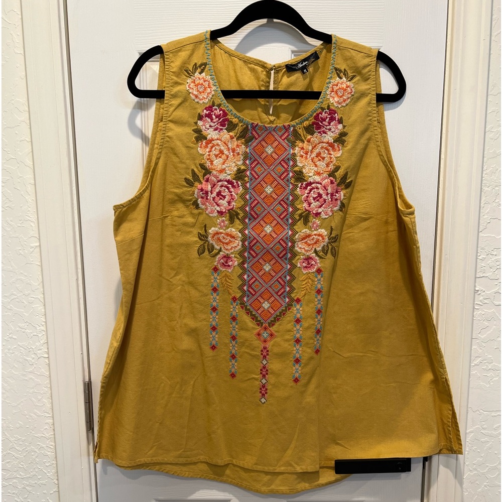 Andree by Unit Women’s Embroidered 1XL Mustard Top